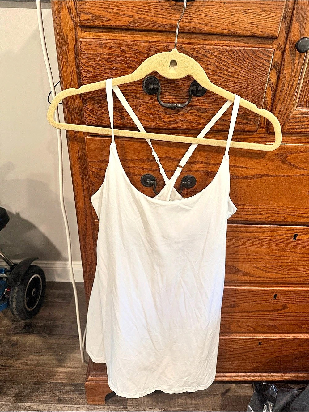 Ewedoos Longline Tank with Built-in Bra White Camisole Medium